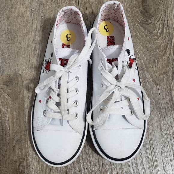 Peanuts Canvas Low Top Sneaker Shoes Snoopy Hearts White/Red/Black Size Kid's 3 - Picture 3 of 8